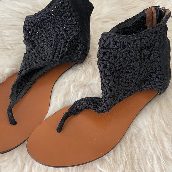 Woven sandals - Picture 1 of 3